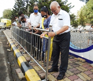 PWD (NH) commences railing work on Navelim highway