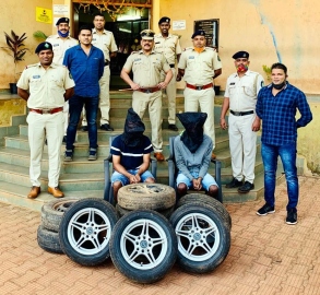 2 nabbed for stealing alloy wheels, tyres