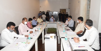 CM reviews Smart City projects, says works to be completed soon