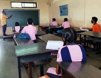 Poor attendance as X, XII students return to classrooms in Porvorim, Betim