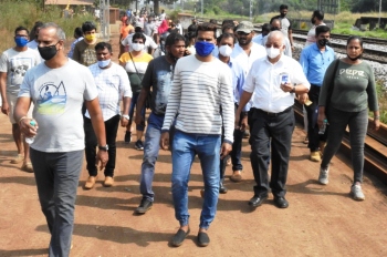 Davorlim locals stop track-doubling work