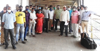 Motorcycle pilots, rickshaw operators on Aquem side of Margao rly station rue loss of business