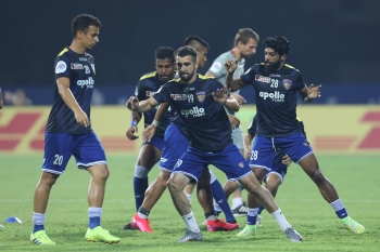 Mumbai aim to maintain top spot as they take on Chennaiyin