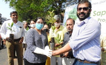 BJP youth wing distributes free fruit saplings