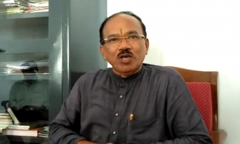 Be wary of those shooting gun off someone else’s shoulder: Parsekar