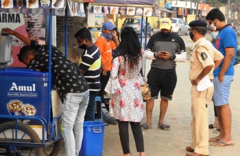 SOP violations: Erring visitors turn to ice-cream vendors for cash payment of fines at Colva beach