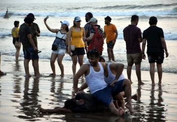 Desi tourists let their Covid guard down