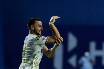 10-man Kerala stun Jamshedpur