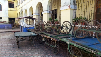 MMC deputes 5 teams to recover arrears, clears footpaths
