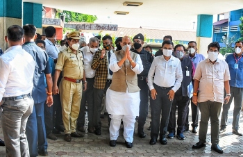 Rajnath in Goa, takes stock of Shripad Naik’s condition