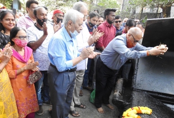 Digambar, Pauskar turf tussle continues; Both break coconut to launch roadworks in Margao