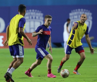 Jamshedpur FC, NorthEast United look to revive playoff hopes