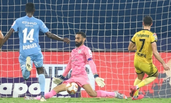 Hyderabad hold fort against Mumbai in goalless draw