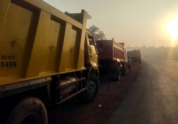 Maharashtra sand trucks stopped at Old Goa