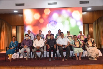 10 eminent freedom fighters feted
