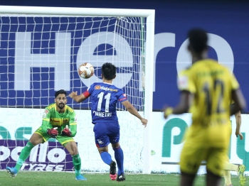 Hyderabad level in late drama leaving Bengaluru frustrated