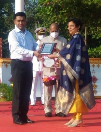 GHS Morpirla headmistress felicitated with best teachers' award on Republic Day