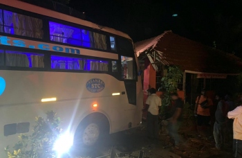 Inter-state bus damages temple in Canacona