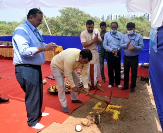 New airport parking lot to be ready before next tourist season: Minister