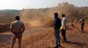 Wall demolished on govt land in Kudchirem