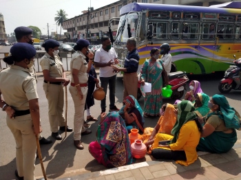 Anjuna, Assagao locals block Mapusa main road in protest over water woes