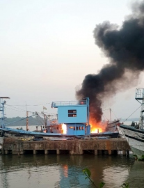 2 fishing boats damaged in fire at Cortalim jetty
