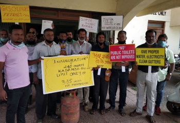 Govt urged to take steps to reduce petrol, gas price to soften blow on common man