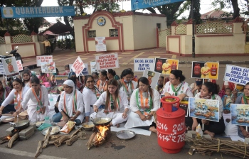 Mahila Congress stages protest against steep hike in LPG prices