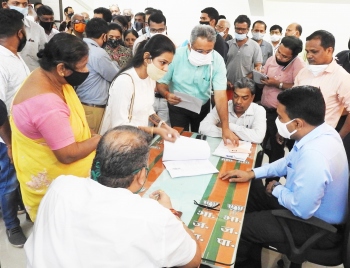 CM shifts darbar from district collectorate to BJP office to beat poll code of conduct