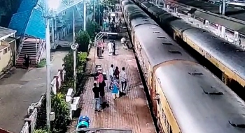 Alert RPF cop saves passenger from falling under train at Vasco railway station