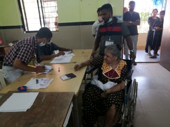 Canacona polls largely peaceful; voter's car hits candidate