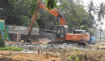 Sal desilting work near Khareband bridge comes under scanner of locals
