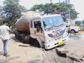 Ammonia tanker breaks down; panic in Vaddem