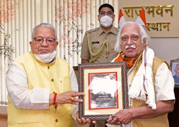 Lifetime Achievement award to Khedekar