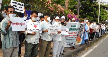 Muslims protest against Delhi leader's remarks