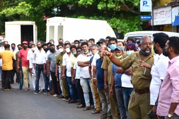 Taxi operators meet govt, but refuse to shift gear