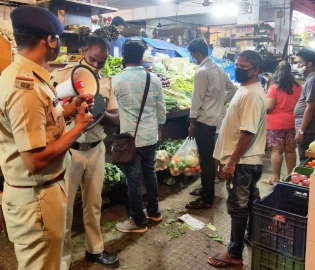 Policemen in Margao markets on Covid awareness drive