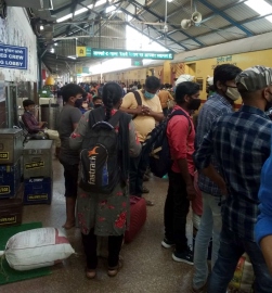 Chaos at Vasco railway station as hundreds leave State