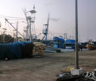 Fishing boats start dropping anchor at Cutbona