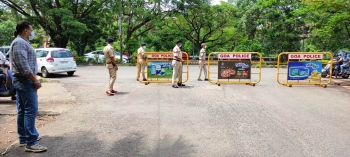 Cops heighten Covid vigil on Collector’s order, tell meat vendors to shut shops