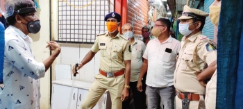 Margao cops shut down New Market after traders open shops to sell plastic items and rainwear