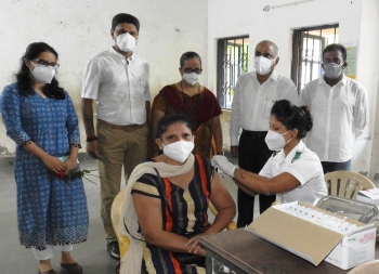 Lukewarm start to Tika Utsav in the commercial capital