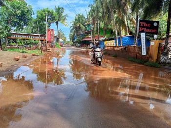 Motorists struggle on flooded roads in Pernem