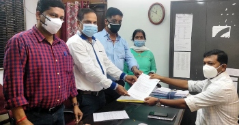 Govt must focus on vaccinating max, shun political optics: Cong