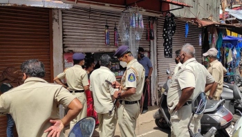 MMC cracks whip on unauthorised shops open in Margao New Market