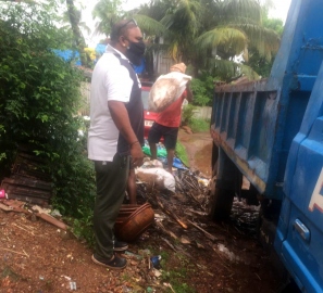 Mormugao councillor clears garbage at own cost amid labour, vehicle shortage