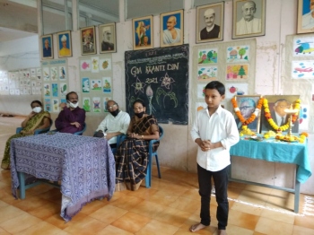 Vivekanand Vidhyalay celebrates Revolution Day