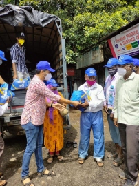 AAP gives free ration kits to motorcycle pilots, rickshaw & taxi drivers in Ponda