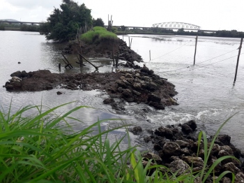 Breaches of bundhs too long to be repaired, say locals