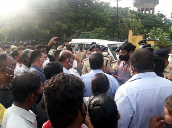 Tense moments outside GMC as fruit vendors relocated